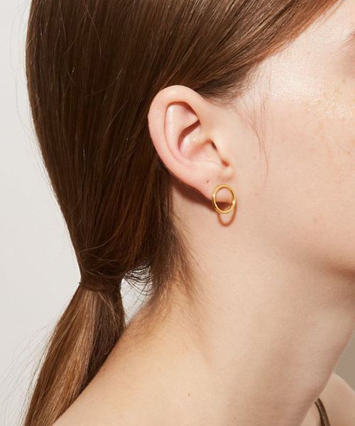 ARTIDA OUD(アルティーダウード)の「"bone" オーガニックthin サークル ピアス(ピアス(片耳用)・レディース・ゴールド・FREE)」の4枚目の写真