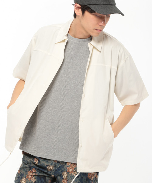 LAKOLE(ラコレ)の「半袖シャツコーチジャケット / LAKOLE(シャツ/ブラウス・メンズ・ホワイト/ライトブルー/ベージュ/ネイビー・MEDIUM/LARGE)」の1枚目の写真