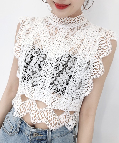 Grandeir(グランディール)の「刺繍レース プチハイネック トップス(シャツ/ブラウス・レディース・ホワイト/ブラック/グレー・M)」の2枚目の写真
