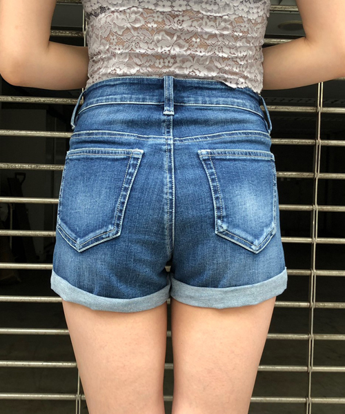 ENVYM（アンビー）の「ロールアップＤＥＮＩＭ ＳＰＴ（デニムパンツ・レディース・ブルー・S/M）」の2枚目の写真