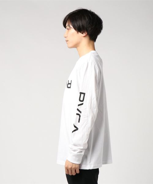 RVCA(ルーカ)の「RVCA-BIG FLIP RVCA LS TEE(AJ042054)(Tシャツ/カットソー・メンズ・ホワイト/ブラック・M/L)」の4枚目の写真