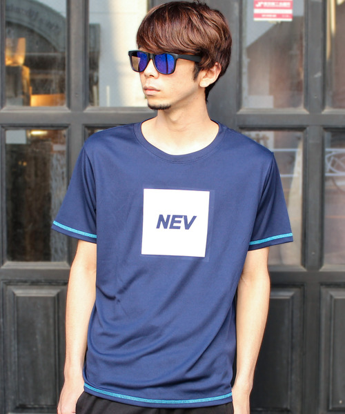 NEV(ネブ)の「DRY MESH リフレクターロゴプリント 半袖Tシャツ カットソー(Tシャツ/カットソー・メンズ・ネイビー/ブラック/オフホワイト・L/XL/M)」の2枚目の写真