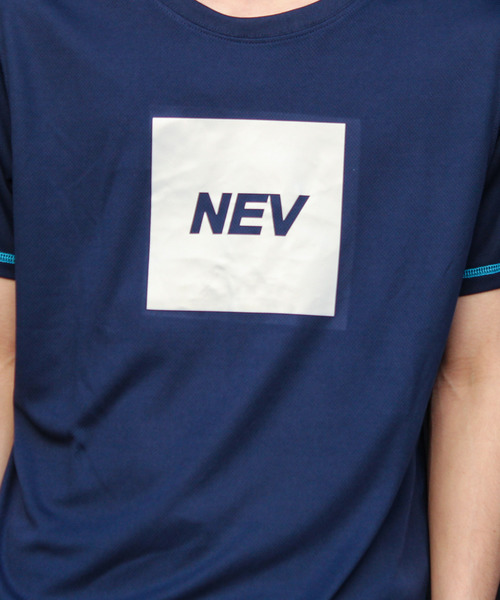 NEV(ネブ)の「DRY MESH リフレクターロゴプリント 半袖Tシャツ カットソー(Tシャツ/カットソー・メンズ・ネイビー/ブラック/オフホワイト・L/XL/M)」の10枚目の写真