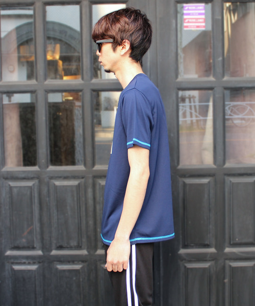 NEV(ネブ)の「DRY MESH リフレクターロゴプリント 半袖Tシャツ カットソー(Tシャツ/カットソー・メンズ・ネイビー/ブラック/オフホワイト・L/XL/M)」の14枚目の写真