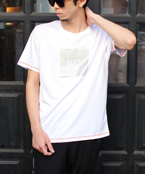 NEV(ネブ)の「DRY MESH リフレクターロゴプリント 半袖Tシャツ カットソー(Tシャツ/カットソー・メンズ・ネイビー/ブラック/オフホワイト・L/XL/M)」の5枚目の写真