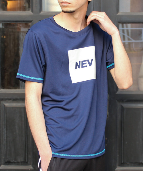 NEV(ネブ)の「DRY MESH リフレクターロゴプリント 半袖Tシャツ カットソー(Tシャツ/カットソー・メンズ・ネイビー/ブラック/オフホワイト・L/XL/M)」の9枚目の写真
