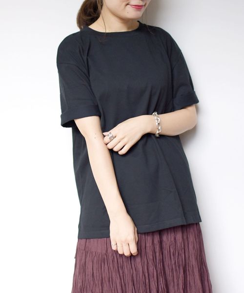 SHIPS(シップス)の「BRING Material×オーガニックコットン スリットロングTEE◇(Tシャツ/カットソー・レディース・ホワイト/ブラック/ブラウン/グリーン・ONE SIZE)」の2枚目の写真