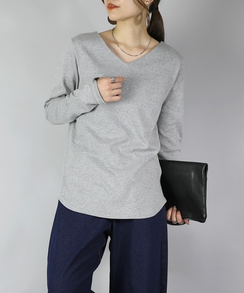 and it_(アンドイット)の「BeコルテVネックデイリーロングカットソー(長袖)(Tシャツ/カットソー・レディース・ブラック/杢グレー/オフホワイト/チャコール/カーキブラウン/ブルー・L/M/LL)」の3枚目の写真