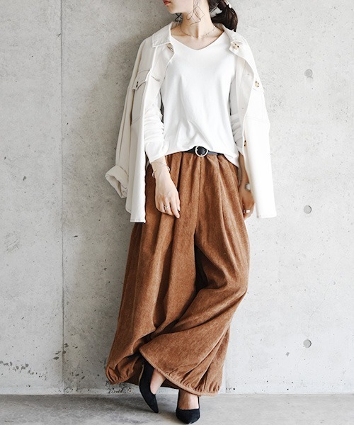 and it_(アンドイット)の「BeコルテVネックデイリーロングカットソー(長袖)(Tシャツ/カットソー・レディース・ブラック/杢グレー/オフホワイト/チャコール/カーキブラウン/ブルー・L/M/LL)」の7枚目の写真