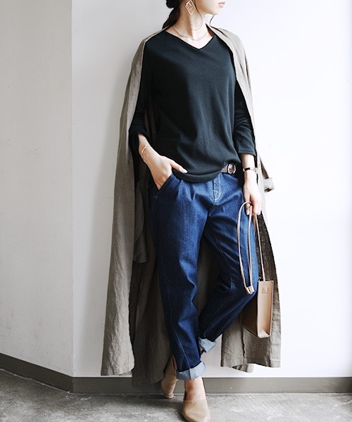 and it_(アンドイット)の「BeコルテVネックデイリーロングカットソー(長袖)(Tシャツ/カットソー・レディース・ブラック/杢グレー/オフホワイト/チャコール/カーキブラウン/ブルー・L/M/LL)」の11枚目の写真