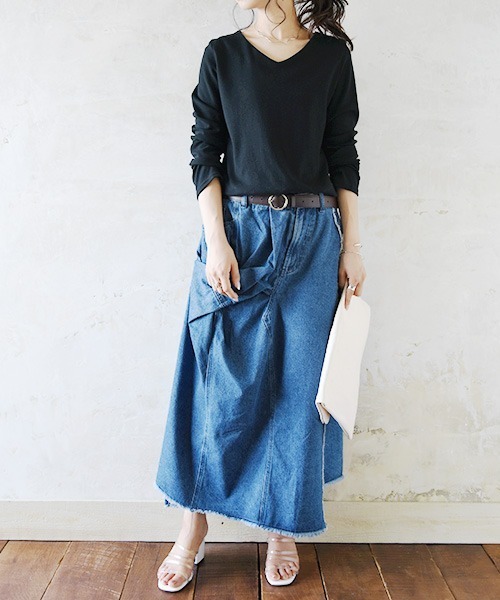 and it_(アンドイット)の「BeコルテVネックデイリーロングカットソー(長袖)(Tシャツ/カットソー・レディース・ブラック/杢グレー/オフホワイト/チャコール/カーキブラウン/ブルー・L/M/LL)」の12枚目の写真