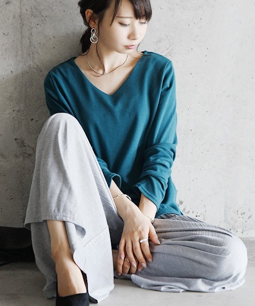 and it_(アンドイット)の「BeコルテVネックデイリーロングカットソー(長袖)(Tシャツ/カットソー・レディース・ブラック/杢グレー/オフホワイト/チャコール/カーキブラウン/ブルー・L/M/LL)」の20枚目の写真