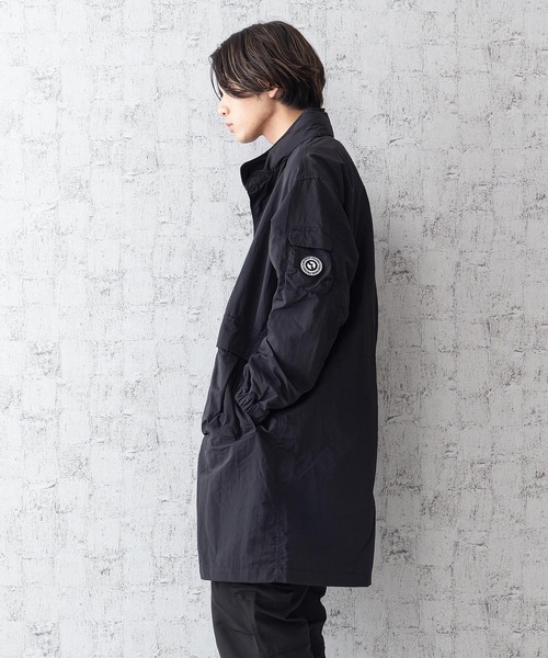 OUTDOOR PRODUCTS APPAREL（アウトドアプロダクツアパレル）の「撥水ロングコート 着るBAGシリーズ ポケット10個　収納力抜群　ハーネス仕様　体温調節を容易にできる仕様　収納式フード（ブルゾン・メンズ・ブラック/オリーブ・MEDIUM/LARGE/X-LARGE）」の14枚目の写真