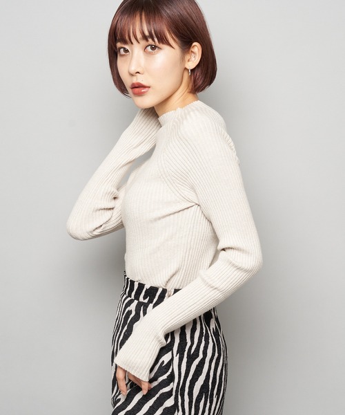 SPIRALGIRL（スパイラルガール）の「ボトルネックリブトップス（Tシャツ/カットソー・レディース・ブラック/ブラウン/オフホワイト/グリーン/パープル・FREE）」の2枚目の写真