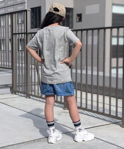 Carhartt（カーハート）の「carhartt／カーハート　キッズ　ロゴTee（Tシャツ/カットソー・キッズ・ブラック/グレー・SMALL/MEDIUM/LARGE）」の5枚目の写真