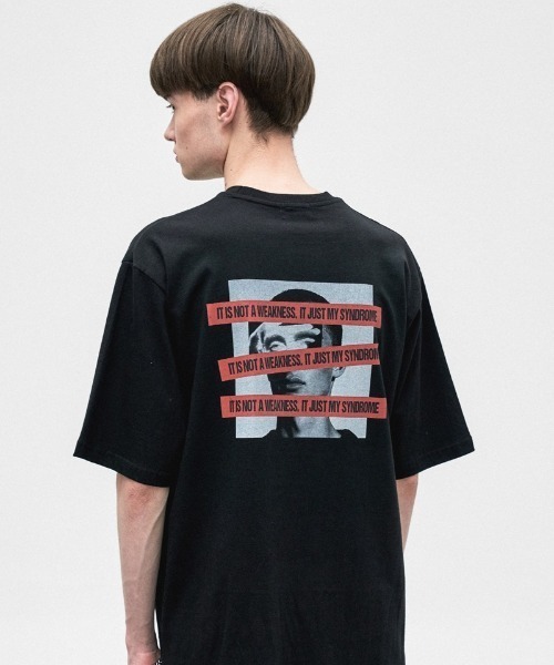 ONA（オーエヌエー）の「『ONA/オーエヌエー』IT JUST SHORT SLEEVE TEE/バックプリント半袖Tシャツ（Tシャツ/カットソー・メンズ・ホワイト/ブラック・M/L）」の2枚目の写真