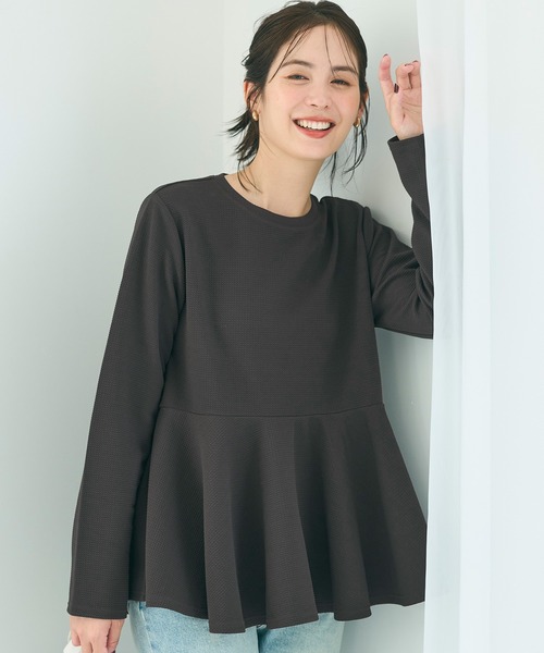 coca（coca）（コカ）の「＼お気に入り2万越え・再入荷／エンボス加工裾フレアトップス（Tシャツ/カットソー・レディース・ブラック/ライトグレー/ライトベージュ/グレー/ブラウン/ラベンダー/ネイビー・M/L/S）」の4枚目の写真