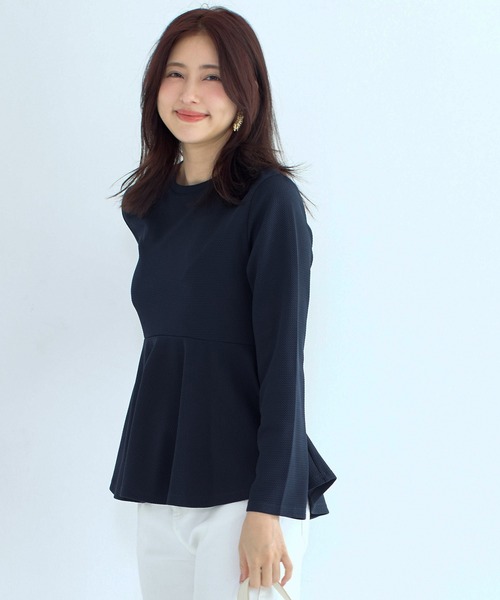 お気に入り2万越え・再入荷／エンボス加工裾フレアトップス（Tシャツ