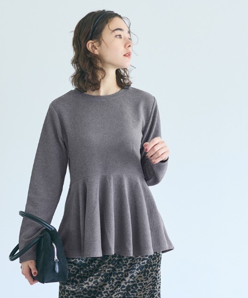 coca（coca）（コカ）の「＼お気に入り2万越え・再入荷／エンボス加工裾フレアトップス（Tシャツ/カットソー・レディース・ブラック/ライトグレー/ライトベージュ/グレー/ブラウン/ラベンダー/ネイビー・M/L/S）」の14枚目の写真