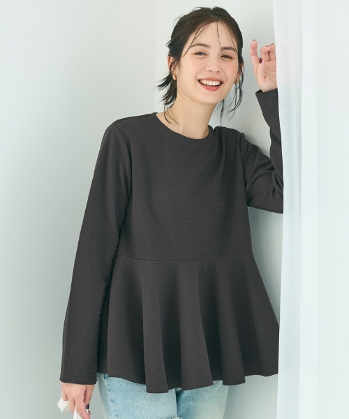 お気に入り2万越え・再入荷／エンボス加工裾フレアトップス（Tシャツ
