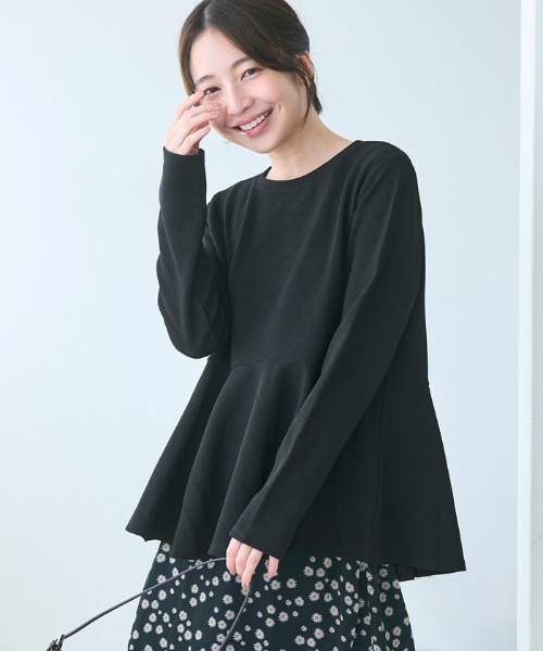 お気に入り2万越え・再入荷／エンボス加工裾フレアトップス（Tシャツ