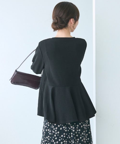 エンボス加工裾フレアトップス（Tシャツ/カットソー）｜coca（coca