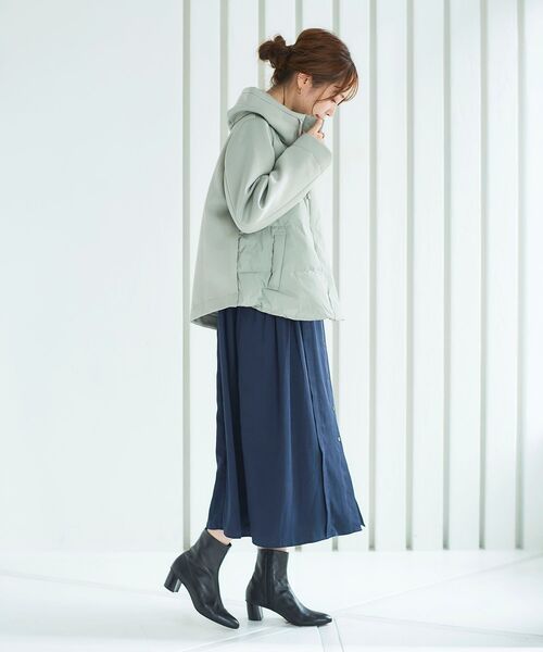 le.coeur blanc(ルクールブラン)の「【WEB限定】ボンディング×ダウンショートブルゾン(ダウンジャケット/コート・レディース・ブラック/ベージュ/ライトグリーン・38)」の4枚目の写真