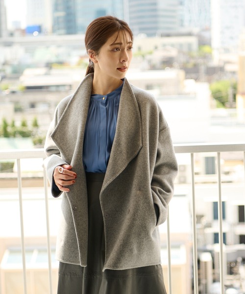 RIVE DROITE（リヴドロワ）の「小顔効果抜群　ダブルモッサミドルリバーコート（ノーカラーコート・レディース・グレー/イエロー/ブラック・FREE）」の19枚目の写真