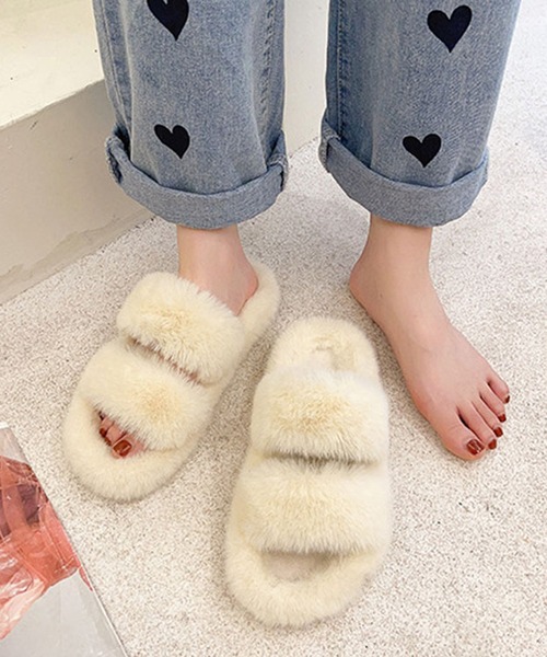 STYLEBLOCK(スタイルブロック)の「ふわふわファースリッパサンダル(サンダル・レディース・ベージュ/イエロー/ブラック/カーキ/オレンジ/ライトブルー・37/36/42/41/40/38/39/35)」の3枚目の写真