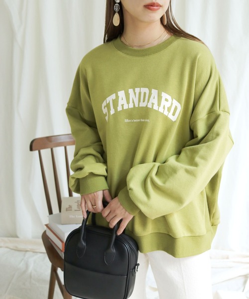 HER CLOSET(ハークローゼット)の「【shemoshelly】裏毛クルーネック"STANDARD"ロゴスウェット(スウェット・レディース・チャコールグレー/ブラック/グリーン/ヘザーグレー/ホワイト系その他・M)」の5枚目の写真