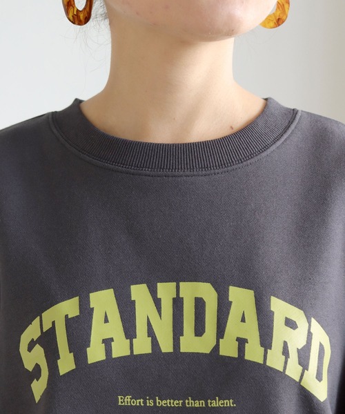 HER CLOSET(ハークローゼット)の「【shemoshelly】裏毛クルーネック"STANDARD"ロゴスウェット(スウェット・レディース・チャコールグレー/ブラック/グリーン/ヘザーグレー/ホワイト系その他・M)」の9枚目の写真