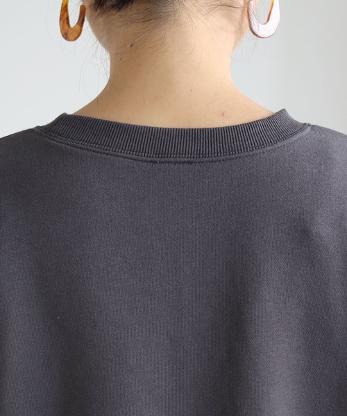 HER CLOSET(ハークローゼット)の「【shemoshelly】裏毛クルーネック"STANDARD"ロゴスウェット(スウェット・レディース・チャコールグレー/ブラック/グリーン/ヘザーグレー/ホワイト系その他・M)」の6枚目の写真