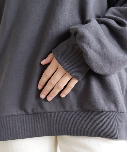 HER CLOSET(ハークローゼット)の「【shemoshelly】裏毛クルーネック"STANDARD"ロゴスウェット(スウェット・レディース・チャコールグレー/ブラック/グリーン/ヘザーグレー/ホワイト系その他・M)」の7枚目の写真