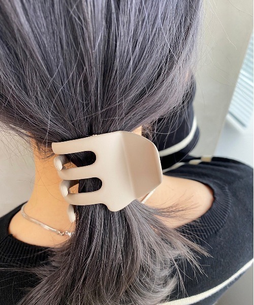 apres jour mignon（アプレジュールミニョン）の「【apresjour mignon×ARIAZ】マットカラーヘアクリップ（バレッタ/ヘアクリップ・レディース・ベージュ/モカ/ネイビー/ブラック・ONESIZE）」の4枚目の写真