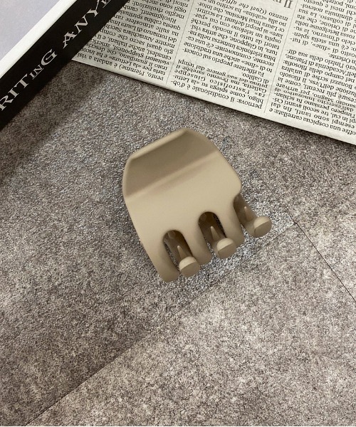 apres jour mignon（アプレジュールミニョン）の「【apresjour mignon×ARIAZ】マットカラーヘアクリップ（バレッタ/ヘアクリップ・レディース・ベージュ/モカ/ネイビー/ブラック・ONESIZE）」の5枚目の写真