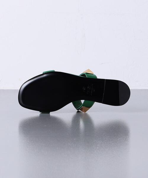 VALENTINO（ヴァレンティノ）の「＜VALENTINO（ヴァレンティノ）＞ROMAN スタッズ フラット サンダル ■■■（サンダル・レディース・ケリー・35h）」の2枚目の写真