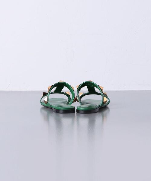 VALENTINO（ヴァレンティノ）の「＜VALENTINO（ヴァレンティノ）＞ROMAN スタッズ フラット サンダル ■■■（サンダル・レディース・ケリー・35h）」の3枚目の写真