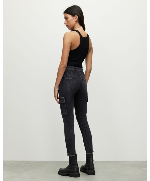 ALLSAINTS(オールセインツ)の「DURAN MID-RISE SKINNY CARGO JEANS | DURAN ミッドライズ スキニー カーゴ ジーンズ(デニムパンツ・レディース・ブラック・25/26/27/24)」の10枚目の写真