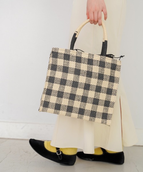 omom sot（オムオムソット）の「ギンガム トートバッグ omom sot（トートバッグ・レディース・ブラック/レッド・F）」の6枚目の写真