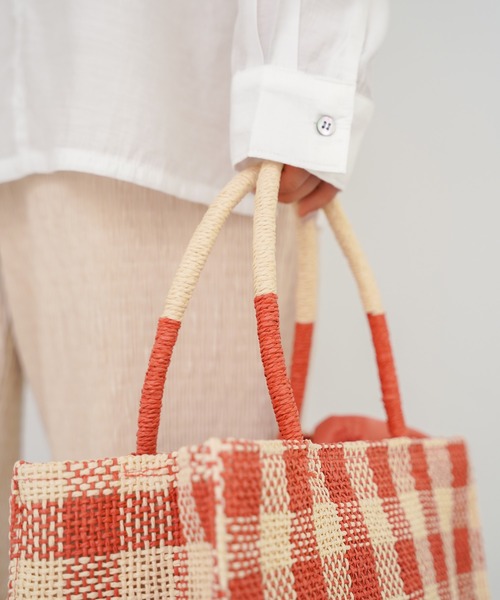 omom sot（オムオムソット）の「ギンガム トートバッグ omom sot（トートバッグ・レディース・ブラック/レッド・F）」の5枚目の写真