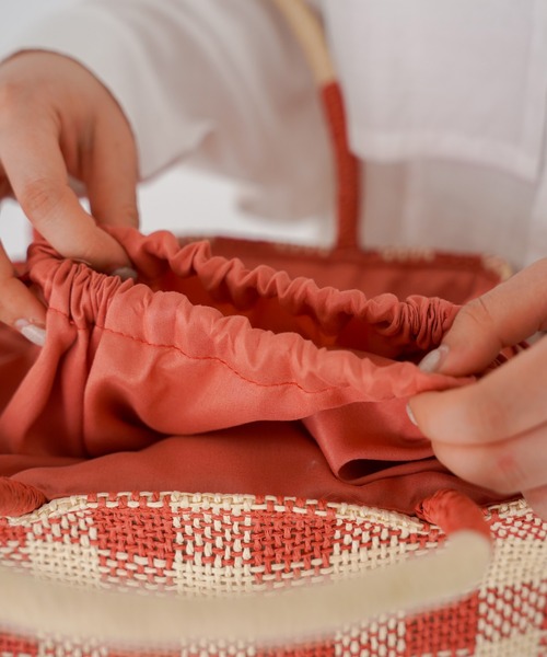 omom sot（オムオムソット）の「ギンガム トートバッグ omom sot（トートバッグ・レディース・ブラック/レッド・F）」の11枚目の写真