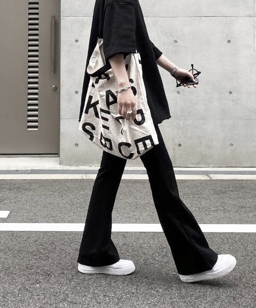 YACA（ヤーカ）の「stretch flare pants/ストレッチフレアパンツ