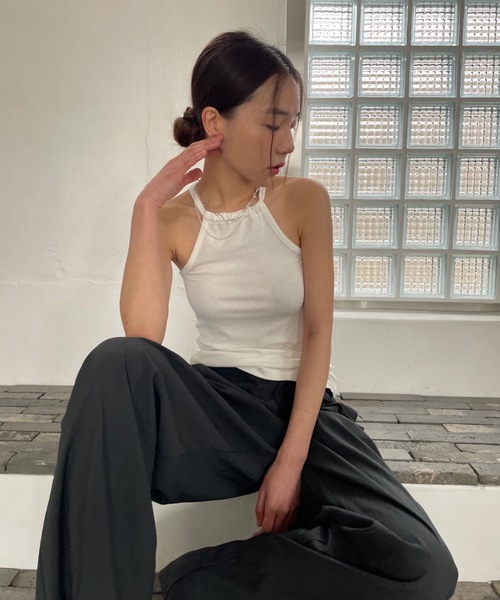Didot.showroom(ディドット ショールーム)の「2WAYアメスリホルターキャミソール(キャミソール・レディース・ブラウン/サンドベージュ/チャコールグレー/アイボリー/ブラック・FREE)」の2枚目の写真