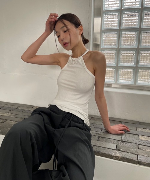 Didot.showroom(ディドット ショールーム)の「2WAYアメスリホルターキャミソール(キャミソール・レディース・ブラウン/サンドベージュ/チャコールグレー/アイボリー/ブラック・FREE)」の8枚目の写真