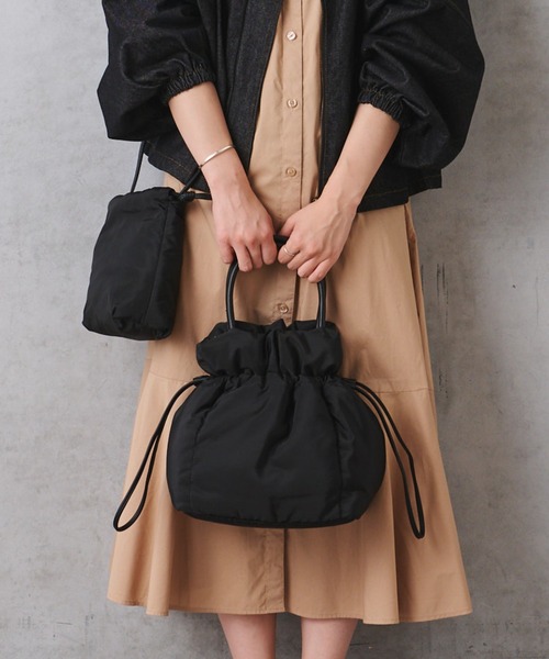 cache cache（カシュ カシュ）の「スマホショルダー付き パファートート（トートバッグ・レディース・ブラック/ベージュ・フリー）」の2枚目の写真