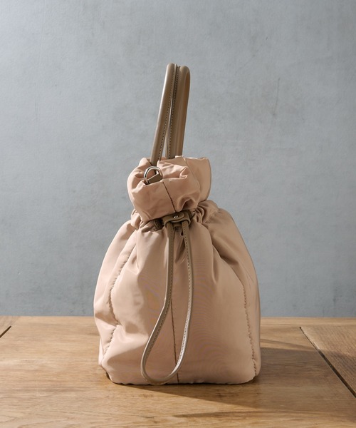 cache cache（カシュ カシュ）の「スマホショルダー付き パファートート（トートバッグ・レディース・ブラック/ベージュ・フリー）」の4枚目の写真