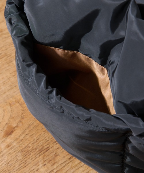 cache cache（カシュ カシュ）の「スマホショルダー付き パファートート（トートバッグ・レディース・ブラック/ベージュ・フリー）」の10枚目の写真