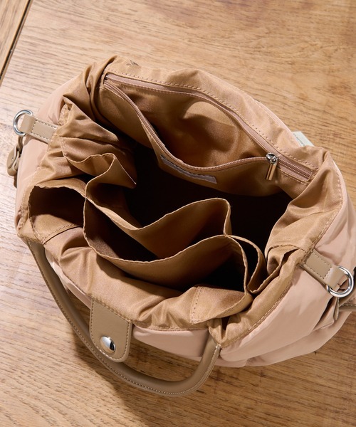 cache cache（カシュ カシュ）の「スマホショルダー付き パファートート（トートバッグ・レディース・ブラック/ベージュ・フリー）」の9枚目の写真