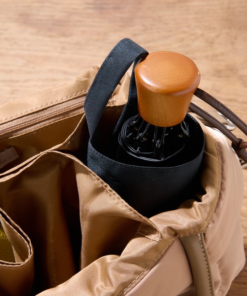 cache cache（カシュ カシュ）の「スマホショルダー付き パファートート（トートバッグ・レディース・ブラック/ベージュ・フリー）」の6枚目の写真