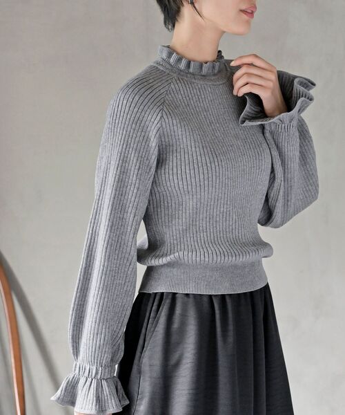 rps（アールピーエス）の「キャンディ袖フリルネックリブニットプル